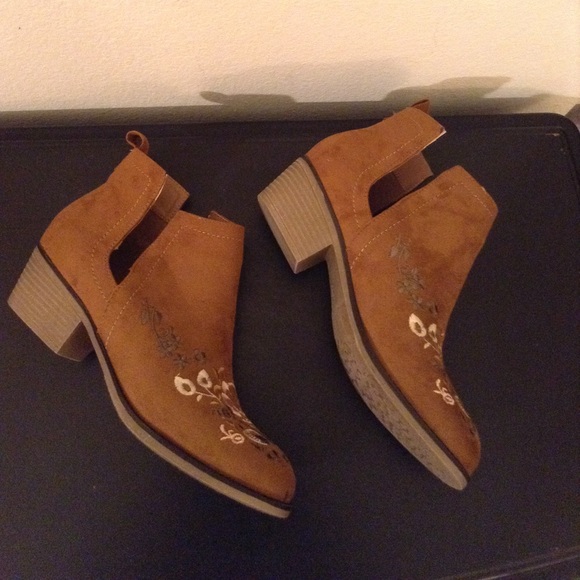 Olivia Miller Shoes - Olivia Miller Unworn Flowery Booties